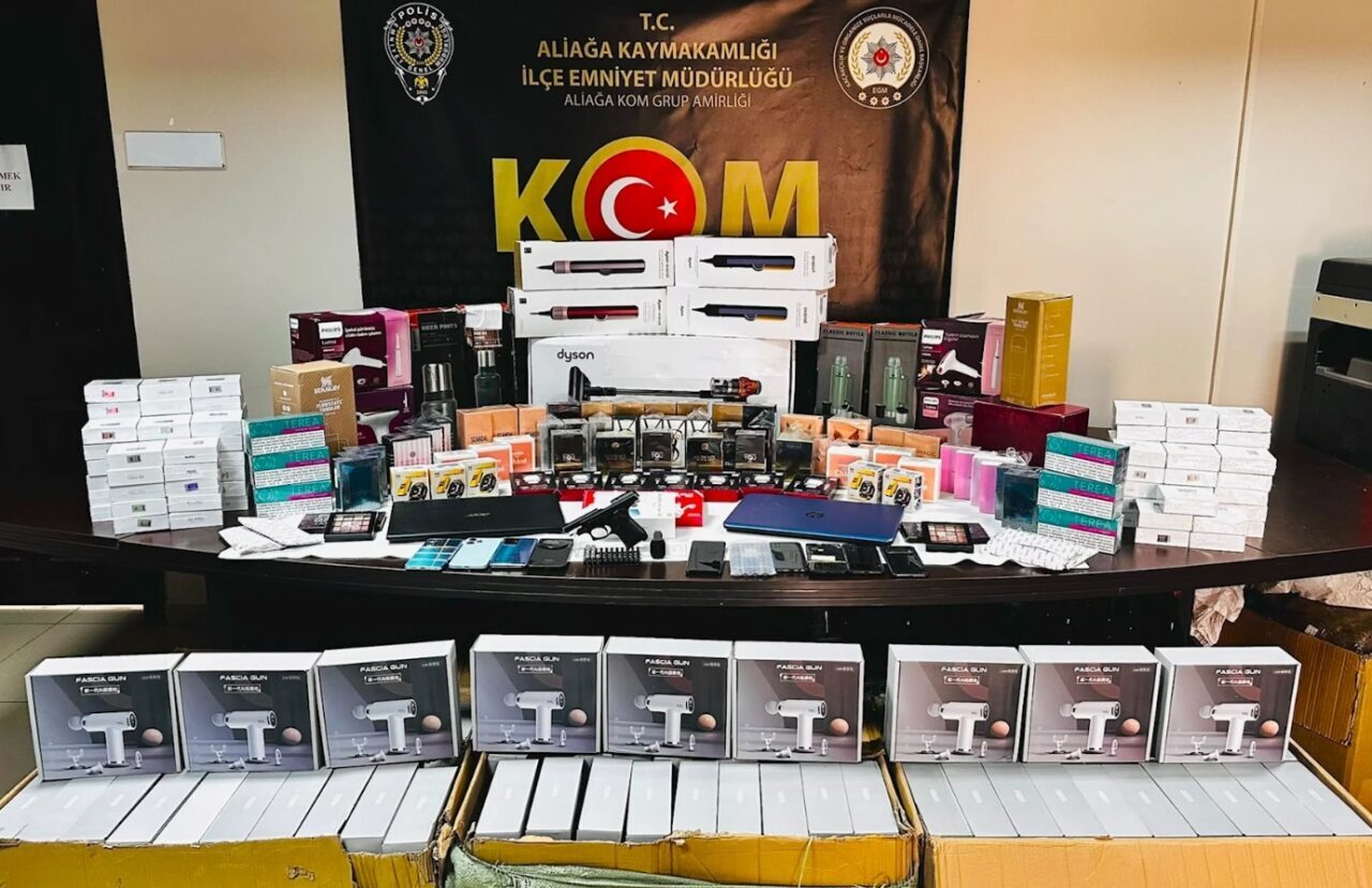 İZMİR (AA) – İzmir merkezli 3 ilde gerçekleştirilen kaçakçılık operasyonunda