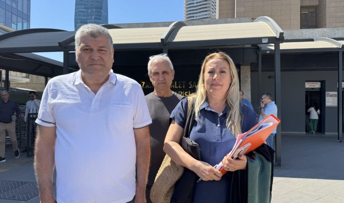 İZMİR (AA) – İzmir'in Konak ilçesinde sağanaktan korunmaya çalışırken elektrik