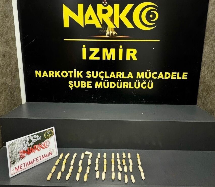 İZMİR (AA) – İzmir'e havalimanında bağırsaklarında uyuşturucu ele geçirilen zanlı