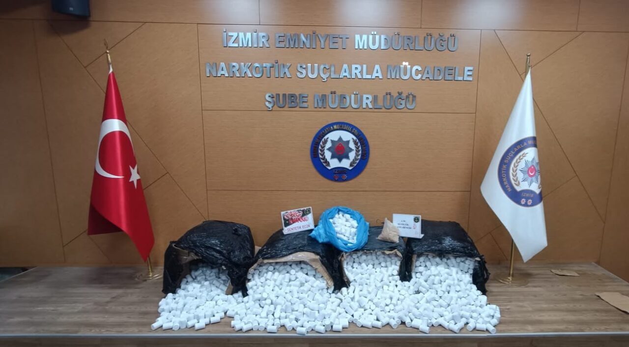 İZMİR (AA) – İzmir'in Bayraklı ilçesinde "torbacı" olarak tabir edilen