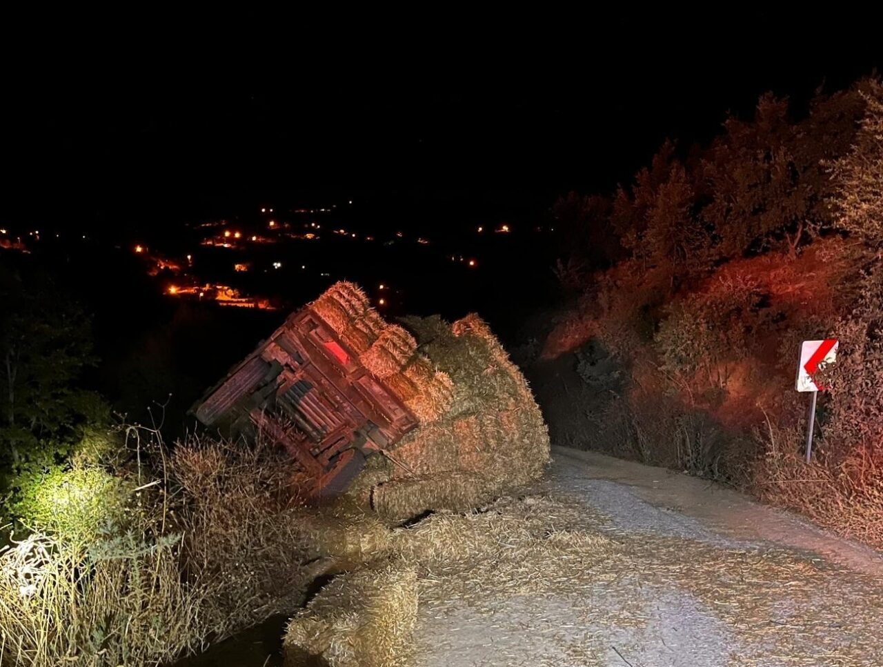 İZMİR (AA) – İzmir'in Kiraz ilçesinde traktörün devrilmesi sonucu sürücü