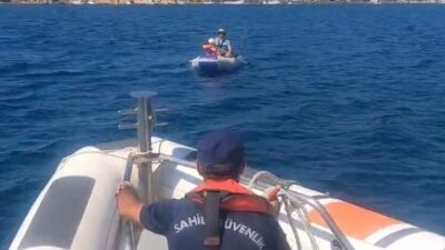 İZMİR (AA) – İzmir'in Foça ilçesi açıklarında lastik botun sürüklenmesi