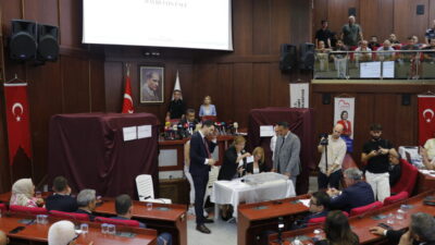 KOCAELİ (AA) – İzmit Belediye Meclisi'nde, tutuklanan Belediye Başkanı Fatma