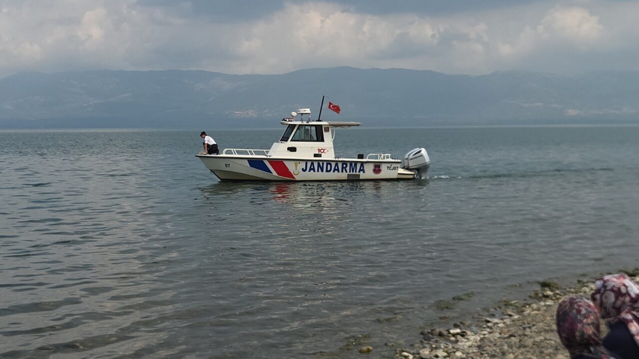 BURSA (AA) – Bursa'nın İznik ilçesinde göle girdikten sonra kaybolan
