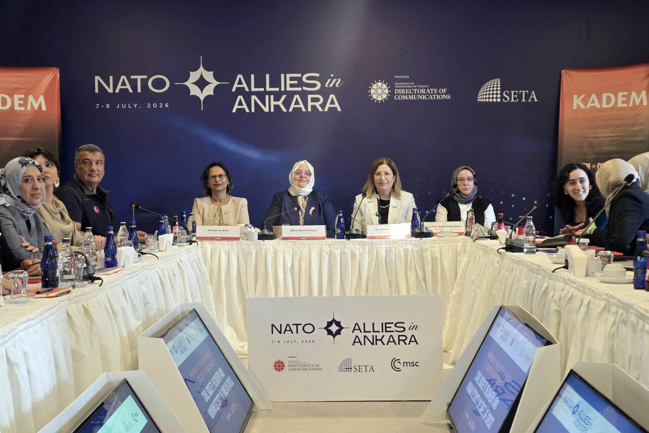 - Panelde, kriz dönemlerinde kadınların toplumsal dayanıklılığın güçlendirilmesindeki rolü, sivil