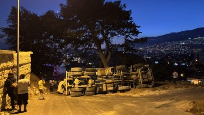 KAHRAMANMARAŞ (AA) – Kahramanmaraş'ın Dulkadiroğlu ilçesinde beton mikserinin devrilmesi sonucu