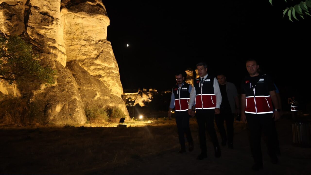 NEVŞEHİR (AA) – Kapadokya'da ziyaretçilerin ilgisini çeken turizm merkezlerinden Paşabağları