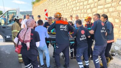 KARABÜK (AA) – Karabük'ün Safranbolu ilçesinde devrilen tırın sürücüsü yaralandı.