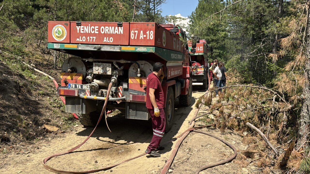 KARABÜK (AA) – Karabük'te çıkan orman yangını hava destekli çalışma