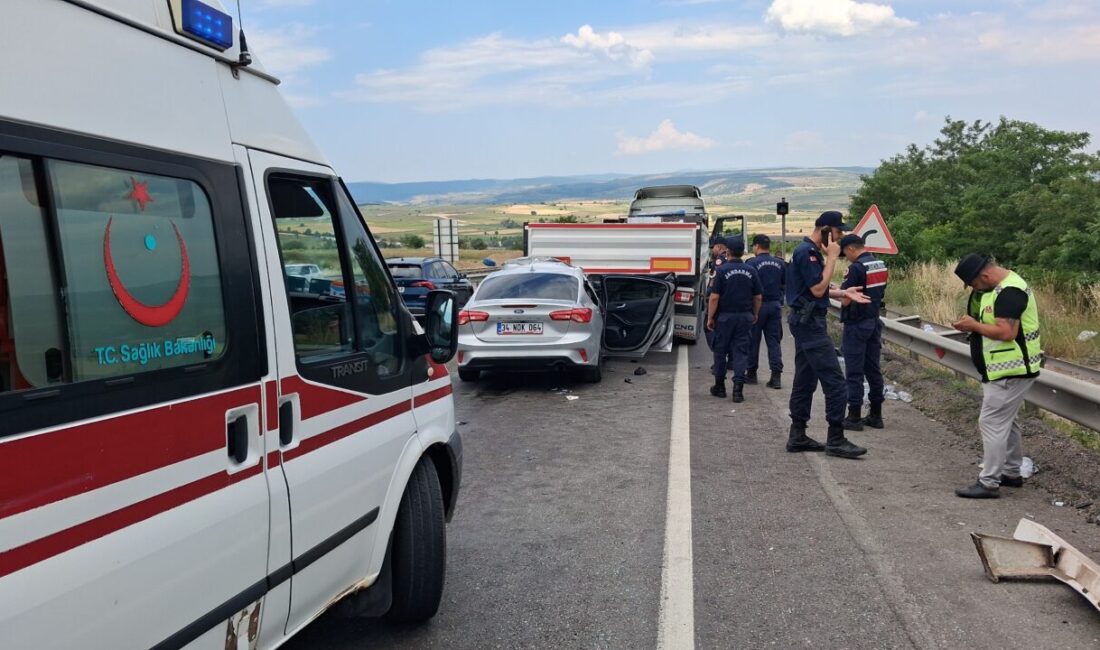 KARABÜK (AA) – Karabük'ün Eskipazar ilçesinde tıra çarpan otomobildeki 1