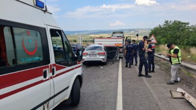 KARABÜK (AA) – Karabük'ün Eskipazar ilçesinde tıra çarpan otomobildeki 1