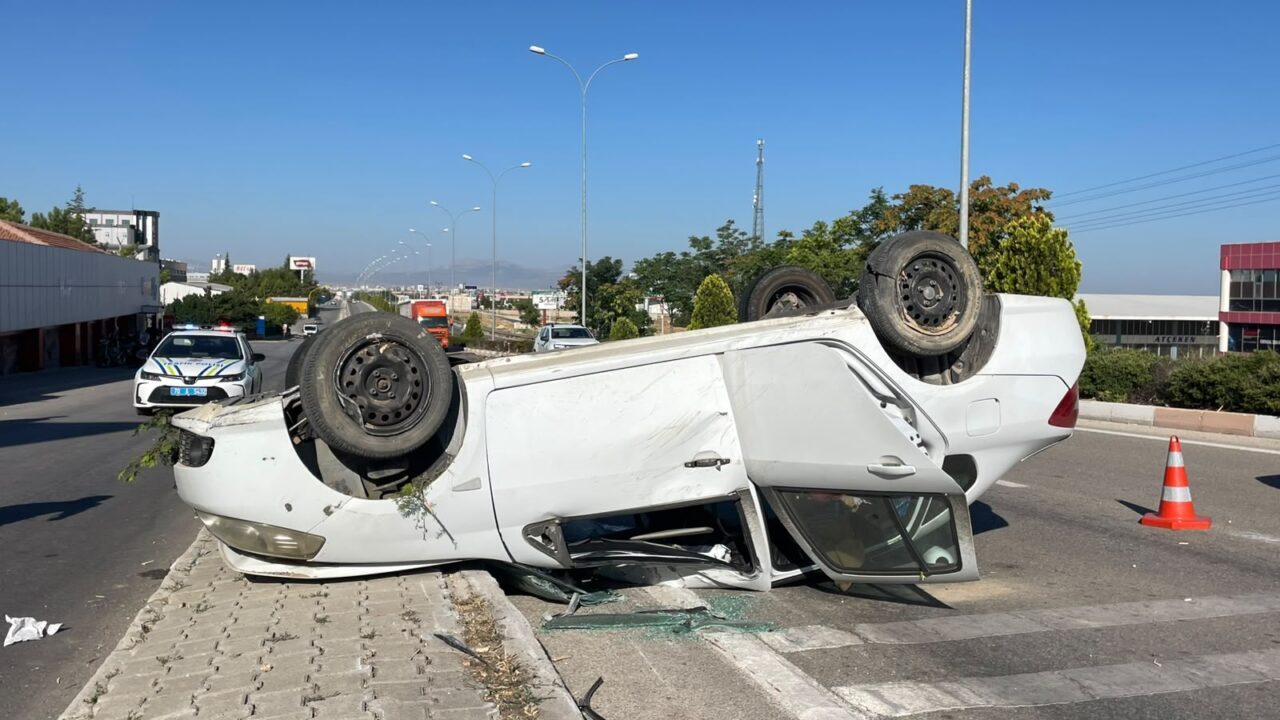 KARAMAN (AA) – Karaman'da takla atarak karşı şeride devrilen otomobildeki