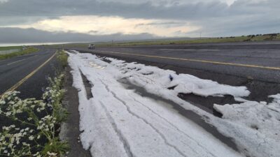 KARS (AA) – Kars'ın Sarıkamış ilçesinde sağanak, Digor ilçesinde ise