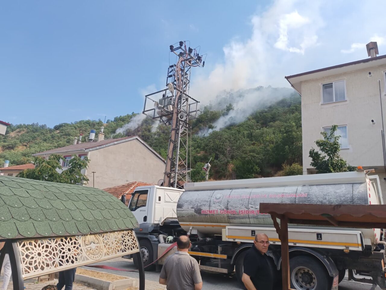 KASTAMONU (AA) – Kastamonu’nun Tosya ilçesinde çıkan orman yangınına müdahale