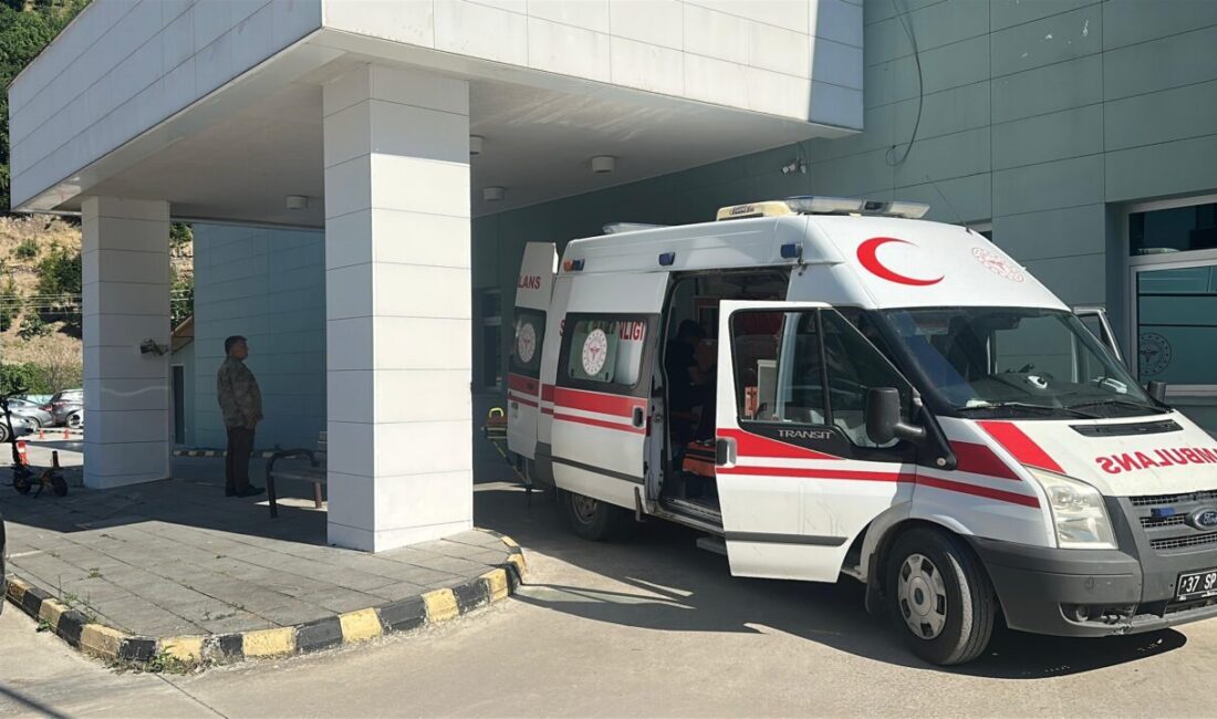 KASTAMONU (AA) – Kastamonu'nun İnebolu ilçesinde denize giren emekli cumhuriyet