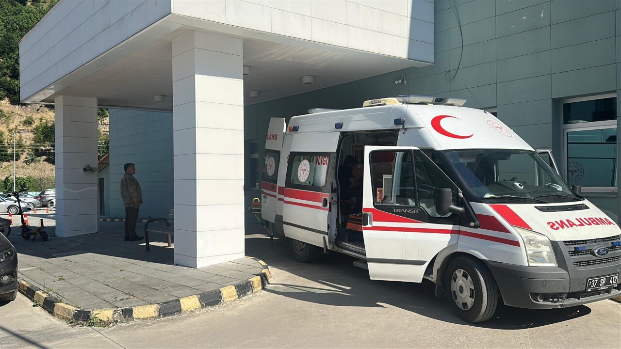 KASTAMONU (AA) – Kastamonu'nun İnebolu ilçesinde denize giren emekli cumhuriyet