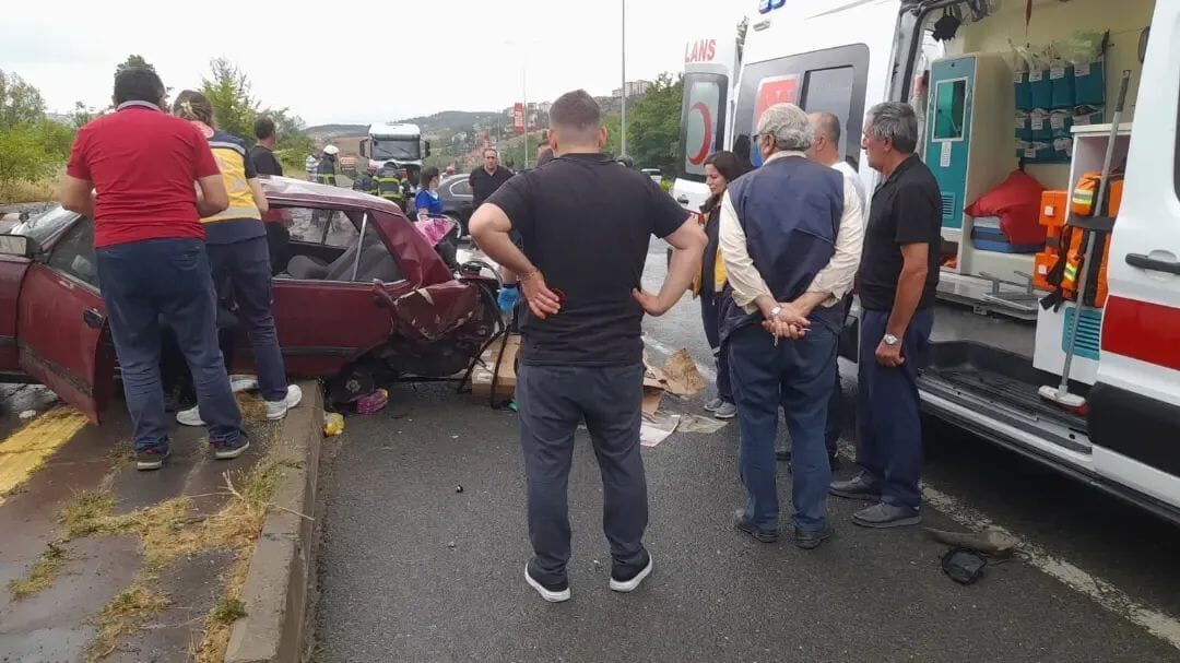 KASTAMONU (AA) – Kastamonu'da meydana gelen trafik kazasında 3 kişi