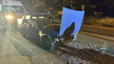 KASTAMONU (AA) – Kastamonu'da tırla çarpışan otomobildeki 5 kişi yaralandı.