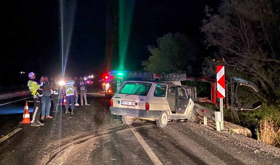 KASTAMONU (AA) – Kastamonu'nun Taşköprü ilçesinde traktör ile otomobilin çarpıştığı