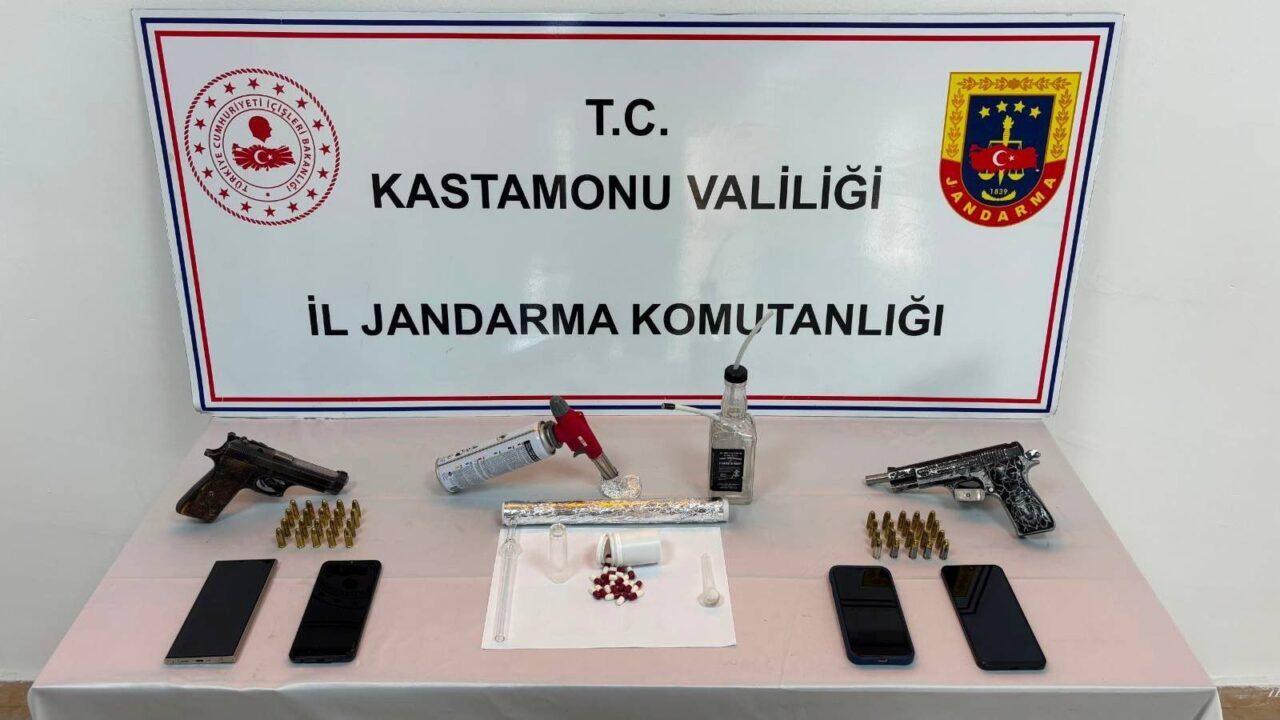 KASTAMONU (AA) – Kastamonu'da düzenlenen uyuşturucu operasyonunda gözaltına alınan 3