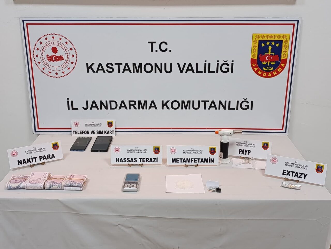 KASTAMONU (AA) – Kastamonu'da düzenlenen uyuşturucu operasyonunda 5 şüpheli gözaltına