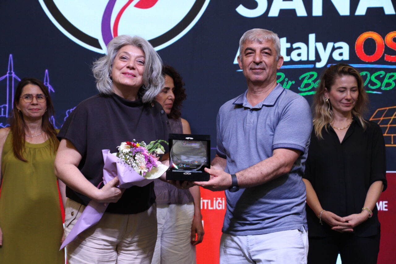 ANTALYA (AA) – Antalya'da "Anneler Sanayide Projesi" kapsamında Organize Sanayi