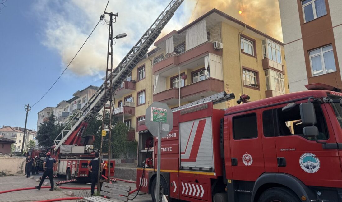 KAYSERİ (AA) – Kayseri'nin Kocasinan ilçesinde bir apartmanın çatısında çıkan