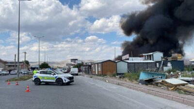 KAYSERİ (AA) – Kayseri'nin merkez Melikgazi ilçesinde, hurdalıkta çıkan yangına
