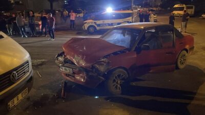KAYSERİ (AA) – Kayseri'nin Kocasinan ilçesinde otomobil ile hafif ticari