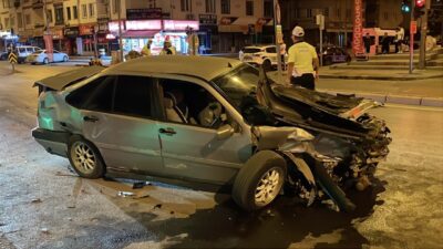 KAYSERİ (AA) – Kayseri'nin Kocasinan ilçesinde polis aracının karıştığı kazada