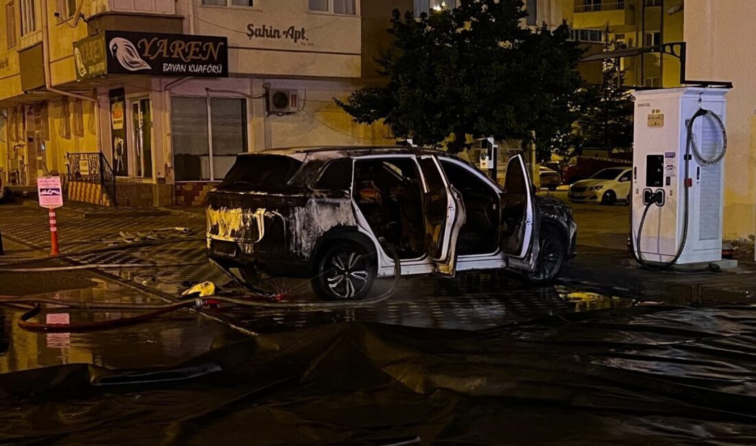 KAYSERİ (AA) – Kayseri'nin Melikgazi ilçesinde şarj edildiği sırada yanmaya