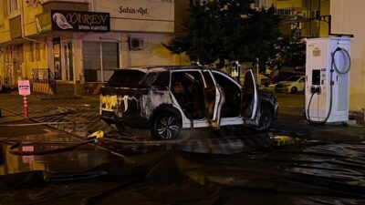 KAYSERİ (AA) – Kayseri'nin Melikgazi ilçesinde şarj edildiği sırada yanmaya