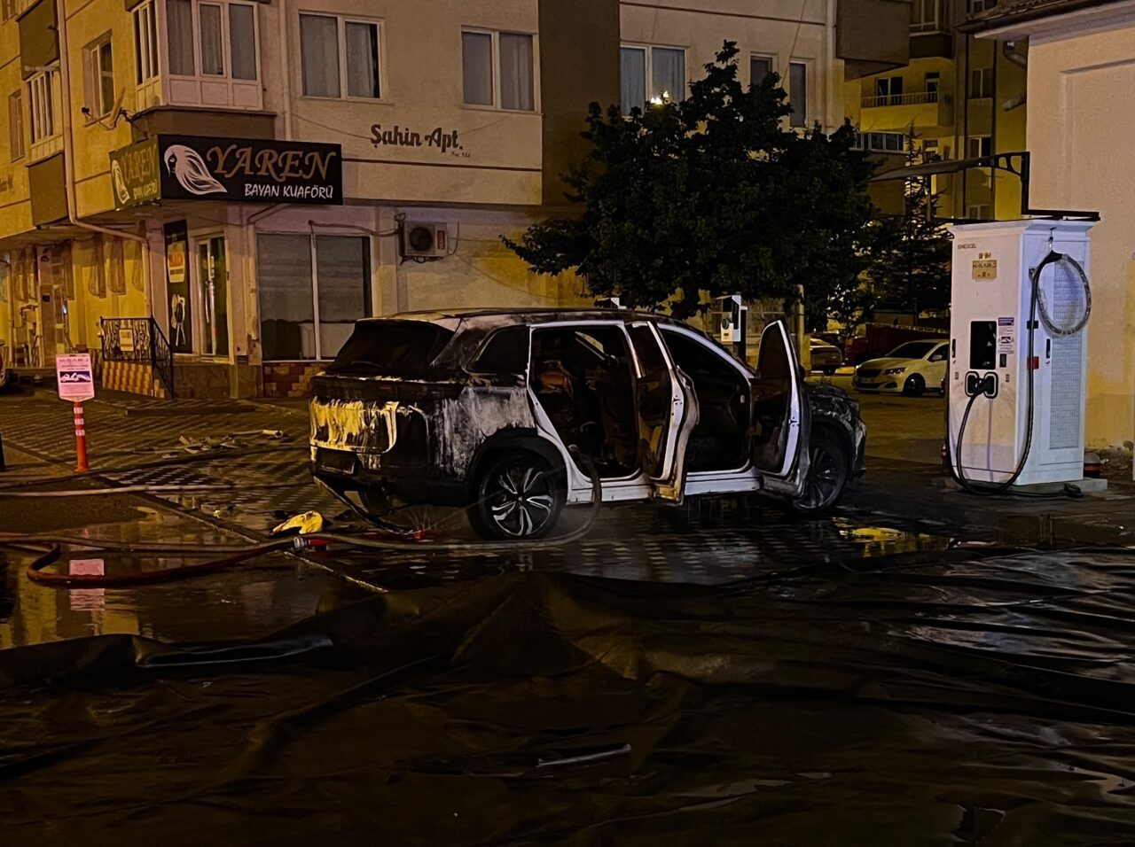 KAYSERİ (AA) – Kayseri'nin Melikgazi ilçesinde şarj edildiği sırada yanmaya