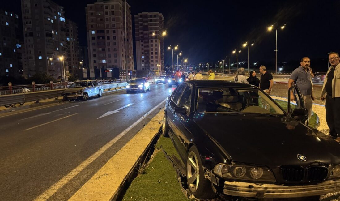 KAYSERİ (AA) – Kayseri'nin Melikgazi ilçesinde 3 otomobilin karıştığı trafik