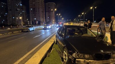KAYSERİ (AA) – Kayseri'nin Melikgazi ilçesinde 3 otomobilin karıştığı trafik
