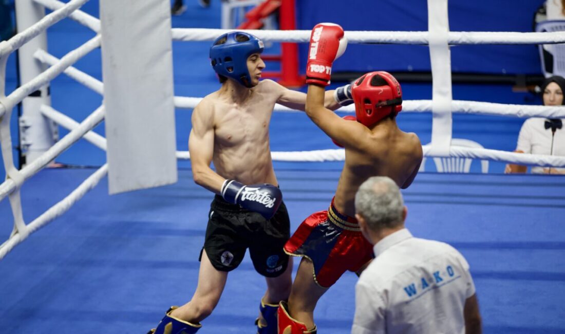 BOLU (AA) – Büyükler ve Küçükler Kick Boks Türkiye Şampiyonası