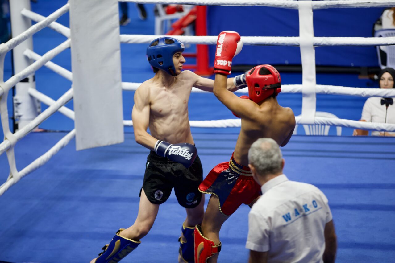 BOLU (AA) – Büyükler ve Küçükler Kick Boks Türkiye Şampiyonası