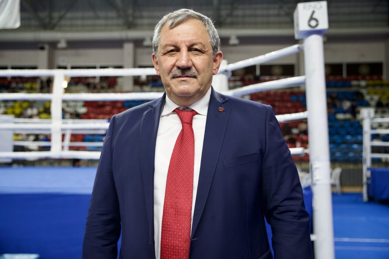 - Türkiye Kick Boks Federasyonu Başkanı Salim Kayıcı:
"Hedefimiz büyüklerde Avrupa,
