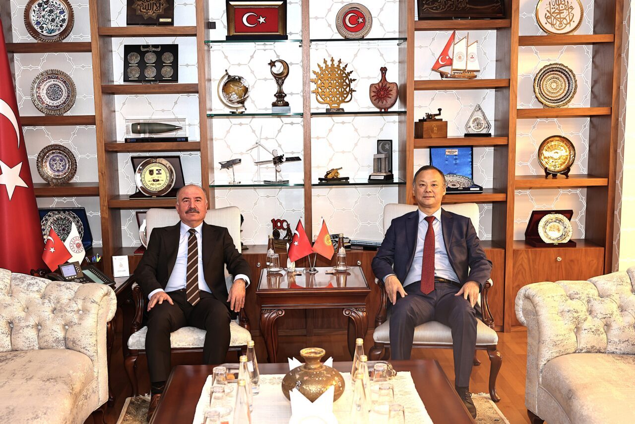 ÇORUM (AA) – Kırgızistan'ın Ankara Büyükelçisi Ruslan Kazakbaev, Çorum Valisi