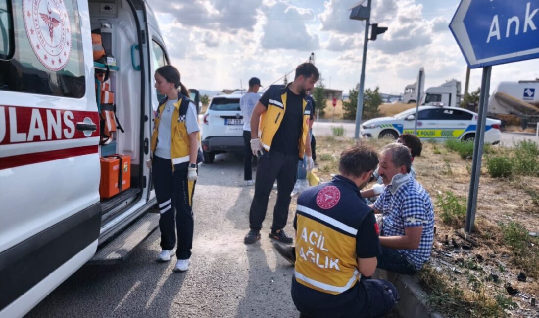 KIRIKKALE (AA) – Kırıkkale'nin Karakeçili ilçesinde iki otomobilin çarpışması sonucu