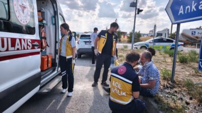 KIRIKKALE (AA) – Kırıkkale'nin Karakeçili ilçesinde iki otomobilin çarpışması sonucu