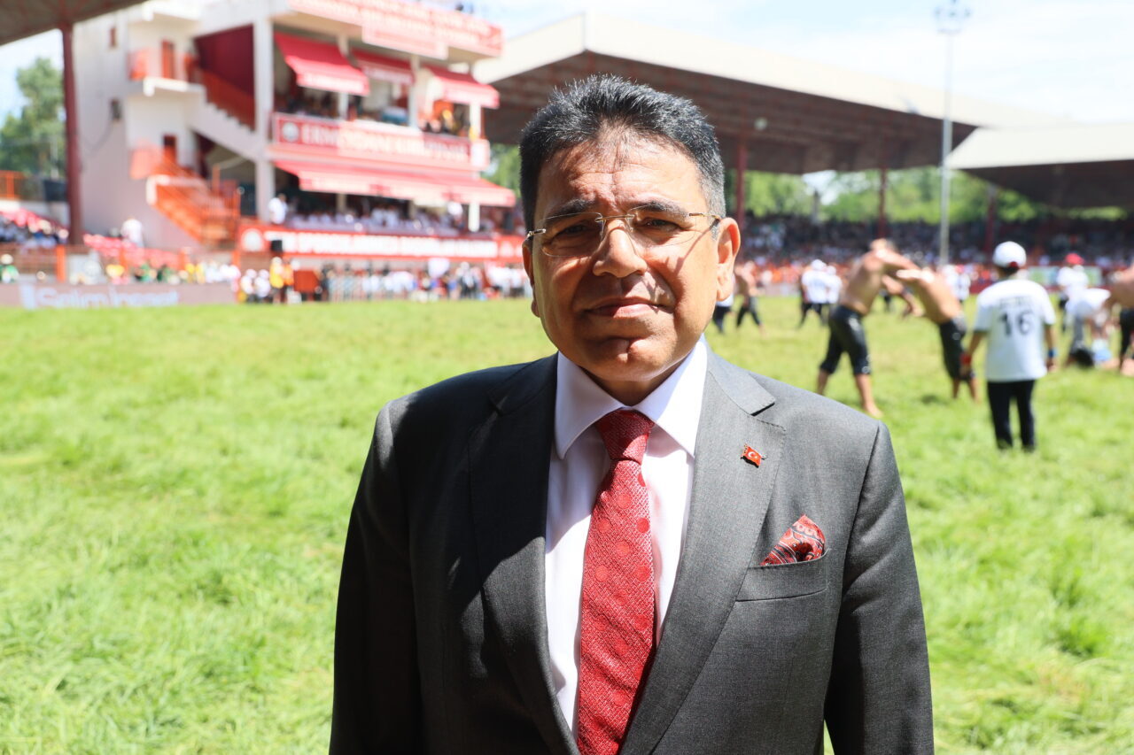 - Türkiye Geleneksel Güreşler Federasyonu Başkanı İbrahim Türkiş:
- "O muhteşem