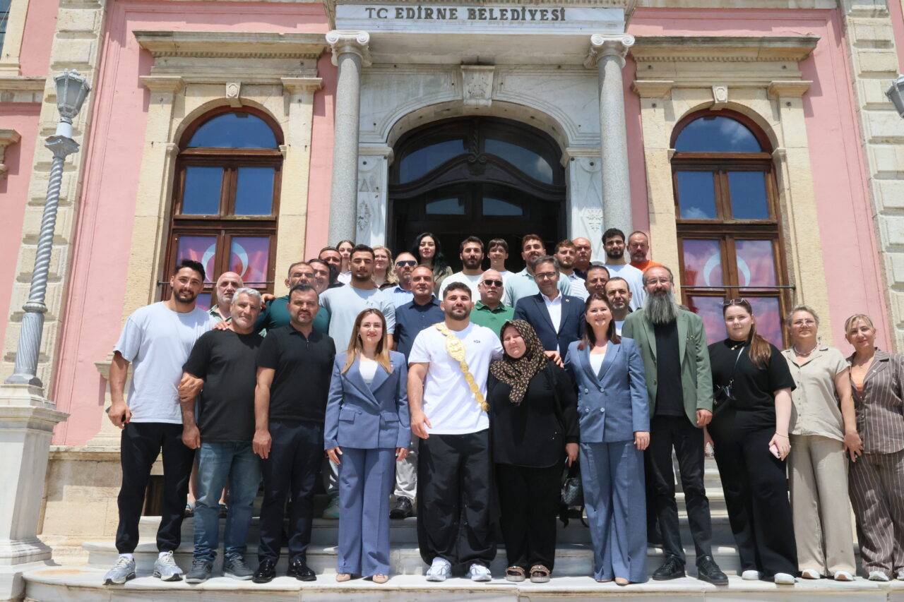 - Başpehlivan Taş: 
- "Bu duyguyu tarif etmek çok zor.