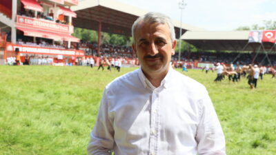 - Edirne Valisi Yunus Sezer:
- "Kırkpınar'ın ruhuna yakışır, Kırkpınar'daki efsane