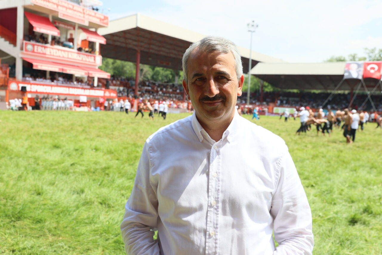 - Edirne Valisi Yunus Sezer:
- "Kırkpınar'ın ruhuna yakışır, Kırkpınar'daki efsane
