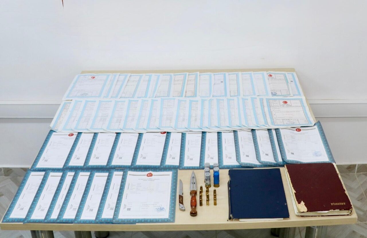 KIRŞEHİR (AA) – Kırşehir'de düzenlenen operasyonda "tefecilik" yaptıkları iddiasıyla gözaltına