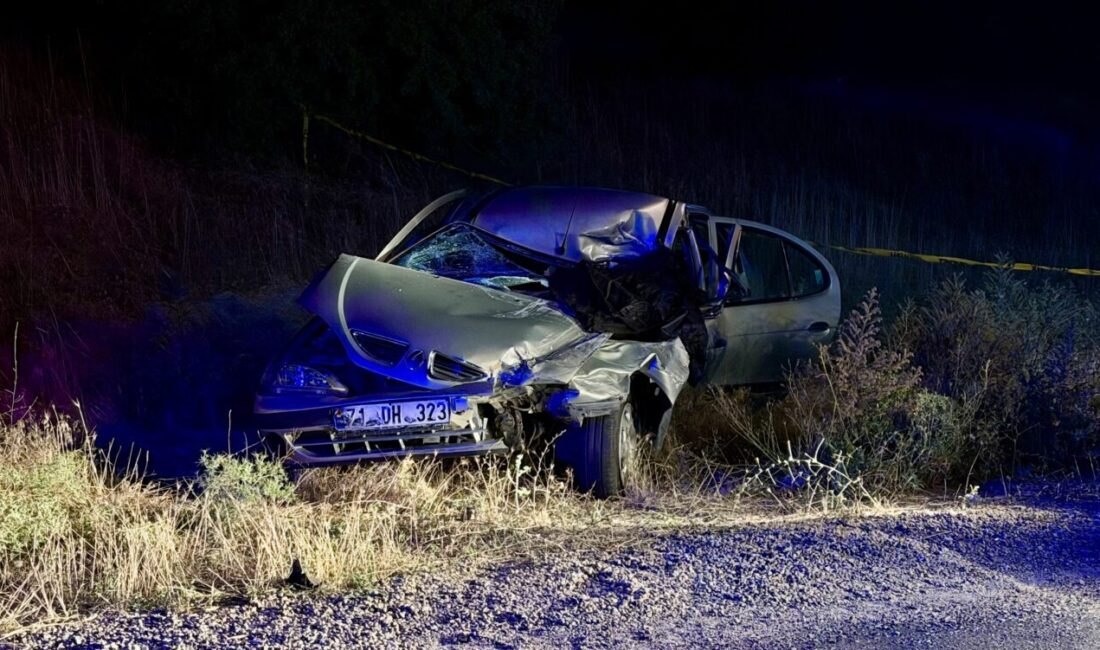KIRŞEHİR (AA) – Kırşehir'in Çiçekdağı ilçesinde traktör ile otomobilin çarpışması
