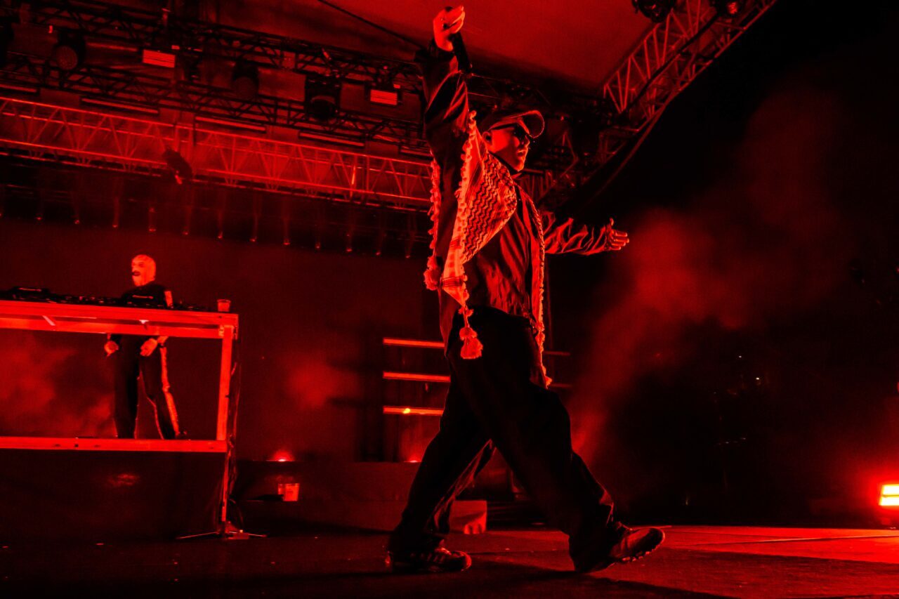 İSTANBUL (AA) – Kuzey İrlandalı hip-hop grubu Kneecap, Fenian turnesi
