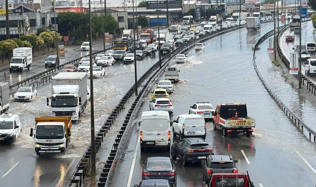 KOCAELİ (AA) – Kocaeli'nin Gebze ilçesinde sağanak, yaşamı olumsuz etkiledi.