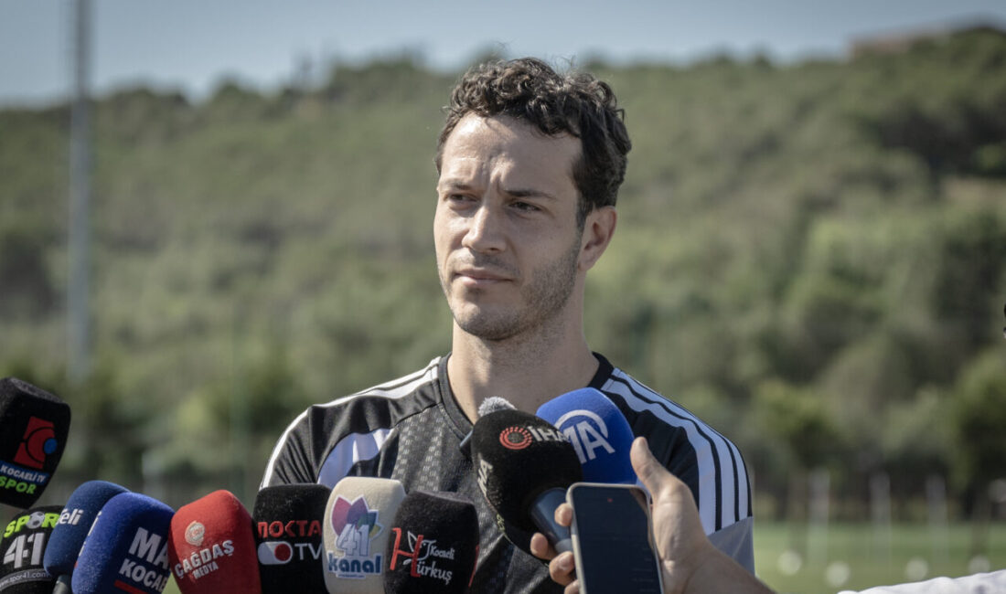 - Yeşil-siyahlı futbol takımın kalecisi Onurcan Piri:
"Kocaelispor'un taraftarının gücünü ve